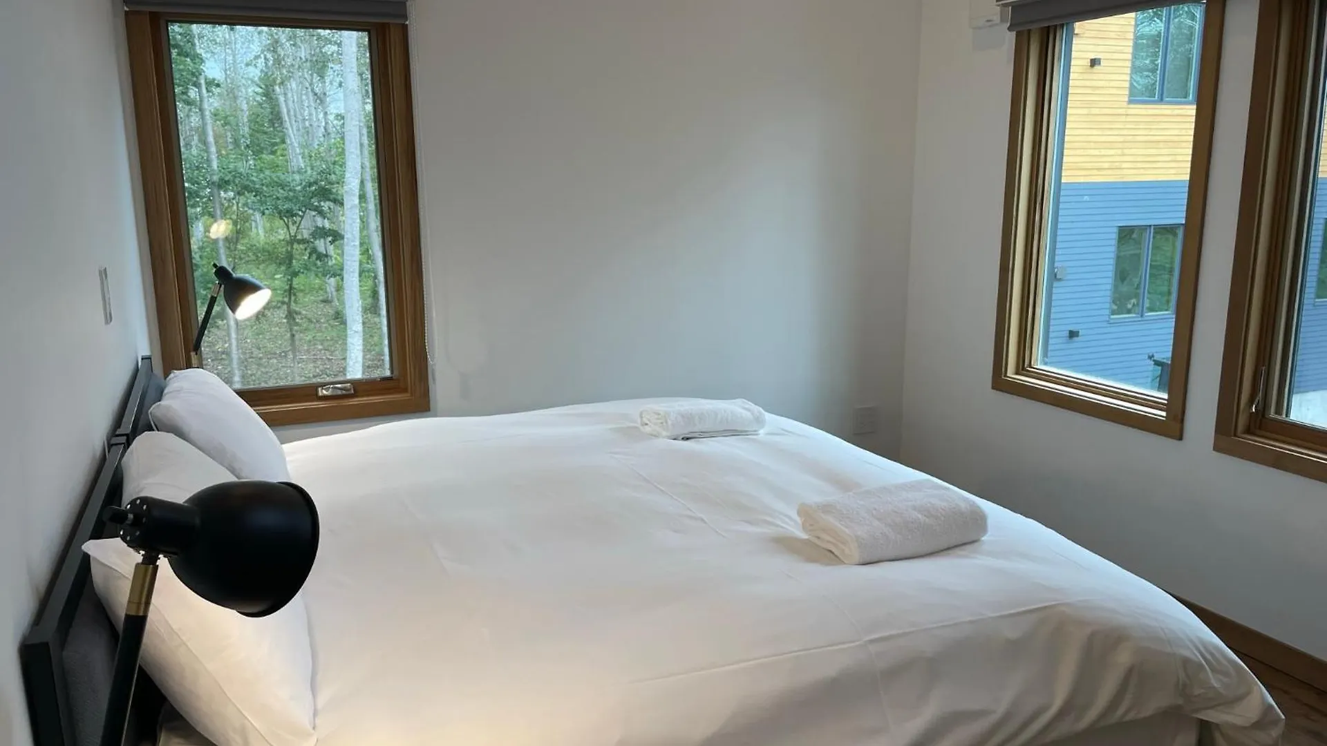 Hakobune Niseko - 8-Room Chalets & 2-Room Apartments